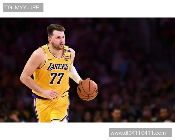 大崩盘！湖人被轰19-0陷被迫：东契奇复出19分，里夫斯9中2哑火