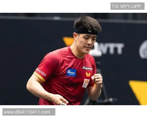 男单颁奖礼:邱党笑脸绚烂很高兴,松岛辉空面无表情很淡定